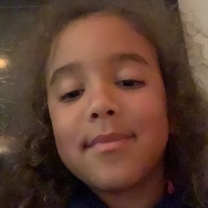 Meet your Posher, Lya